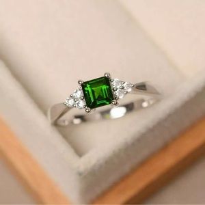 Women Jewelry Pretty Emerald 925 Silver Rings Wedding Engagement Rings